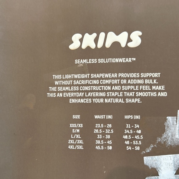 SKIMS SCULPTING BODYSUIT BRIEF W/ SNAPS - Picture 13 of 16